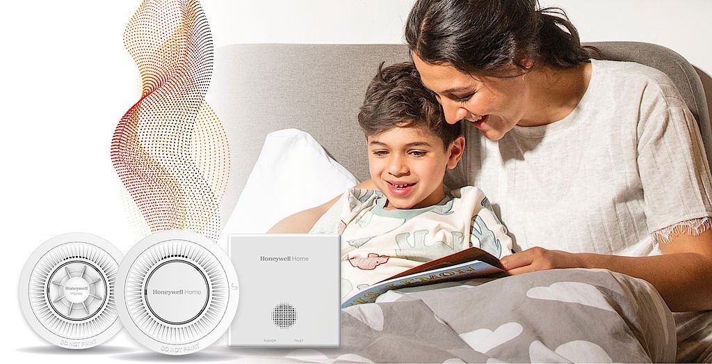 Eine Frau und ein Kind in einem Bett unten Links ist ein Warnmelder abgebildet